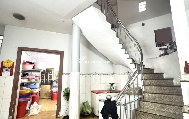 Bán nhà Phường Thủ Đức, đường Hồ Văn Tư, 110m2, 3 tầng, 4PN, sổ hồng, giá 5.7 tỷ. LH: 0933125879